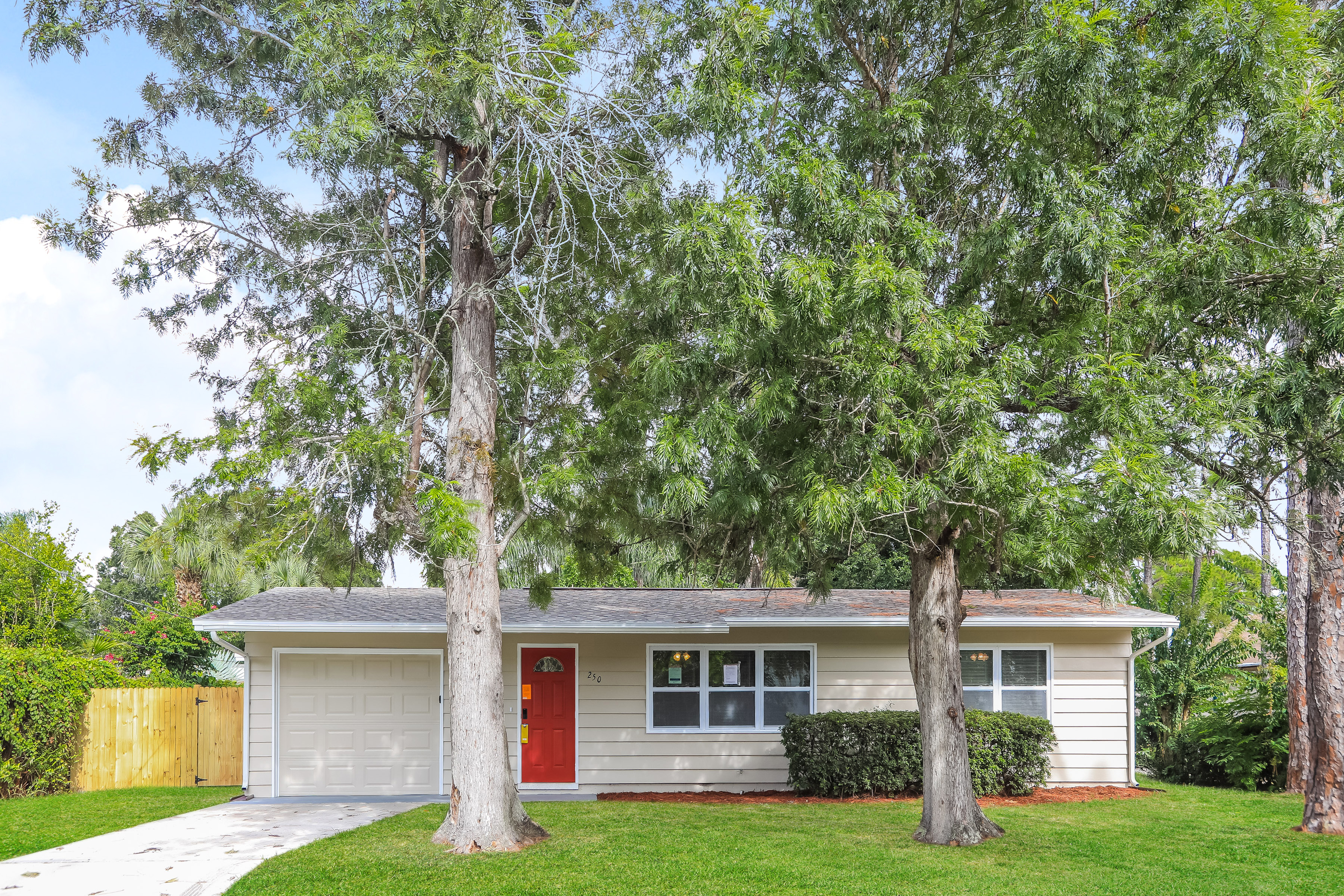 250 N Shade Ave Sarasota, FL 34237